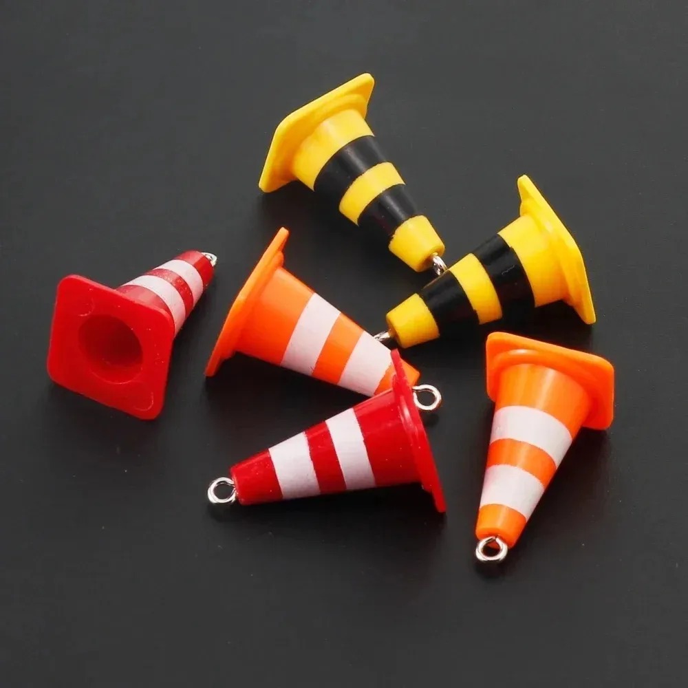 Road Traffic Cone - 10 piezas de dijes divertidos de
